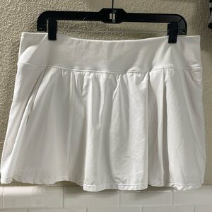 Zella White Skort . Excellent new condition . Sz XL